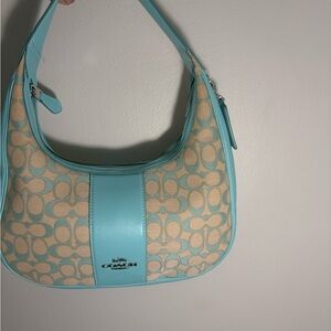 Coach Aqua and Beige Shoulder Bag🩵🛍️